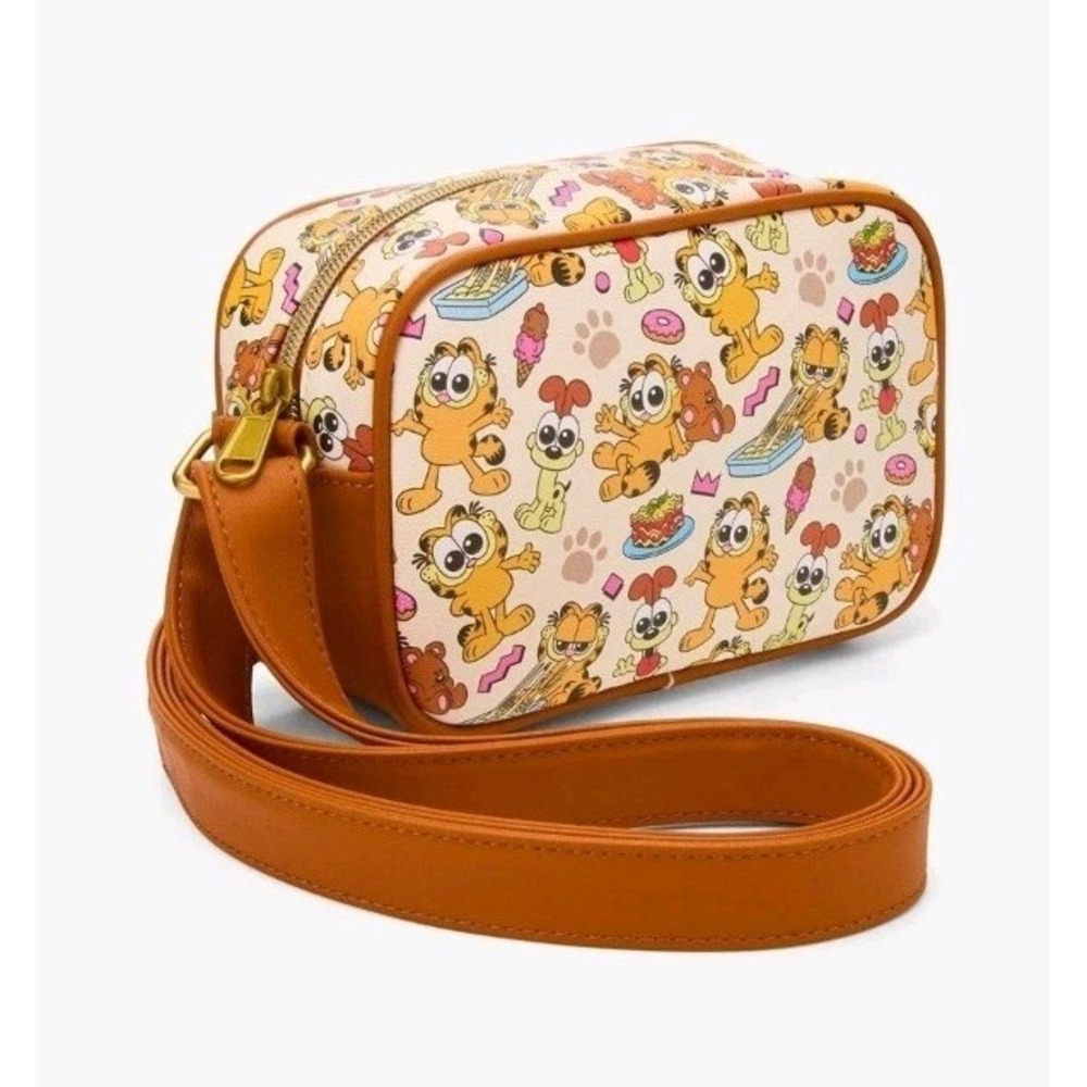 NWT Loungefly Garfield & Odie Foodie Allover Print Camera Crossbody Bag Purse - Picture 3 of 3